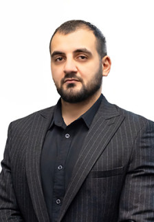 Новрузов Руслан Малик оглы информация об Общем рабочем стаже, Годе начала работы в MediClub и Клинике, в которой работает